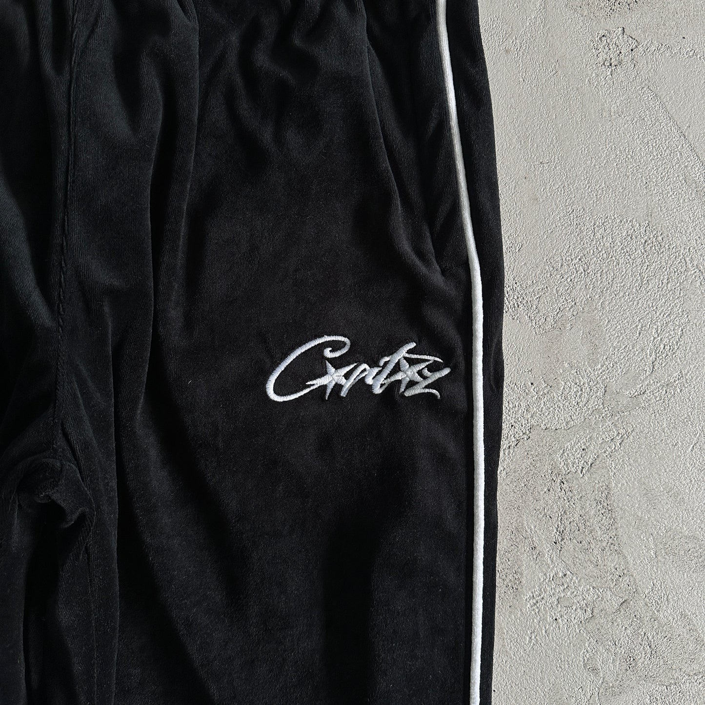 Corteiz VVS Velvet Sweatpants Black