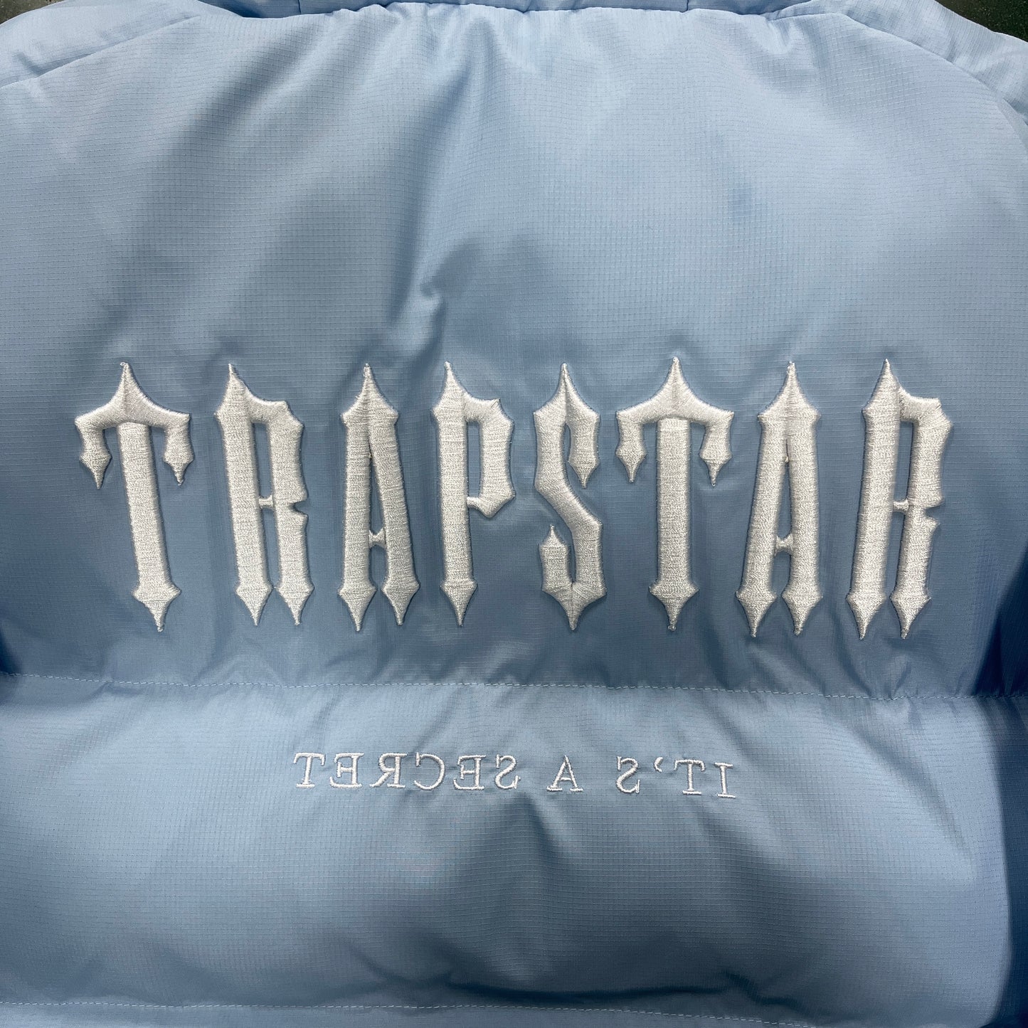 TRAPSTAR WOMEN’S DECODED 2.0 HOODED PUFFER - ICE BLUE