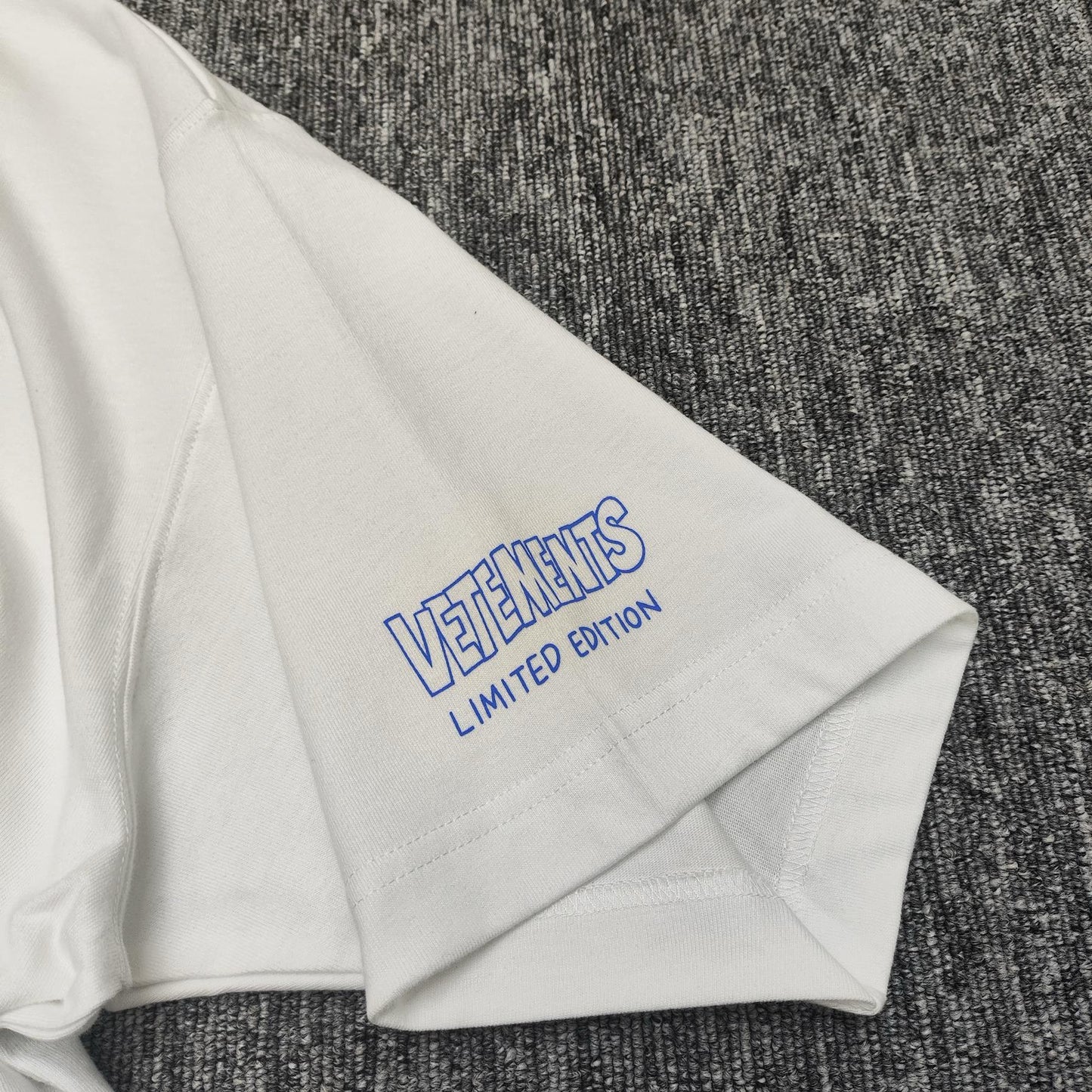 VETEMENTS White Drawing T-Shirt