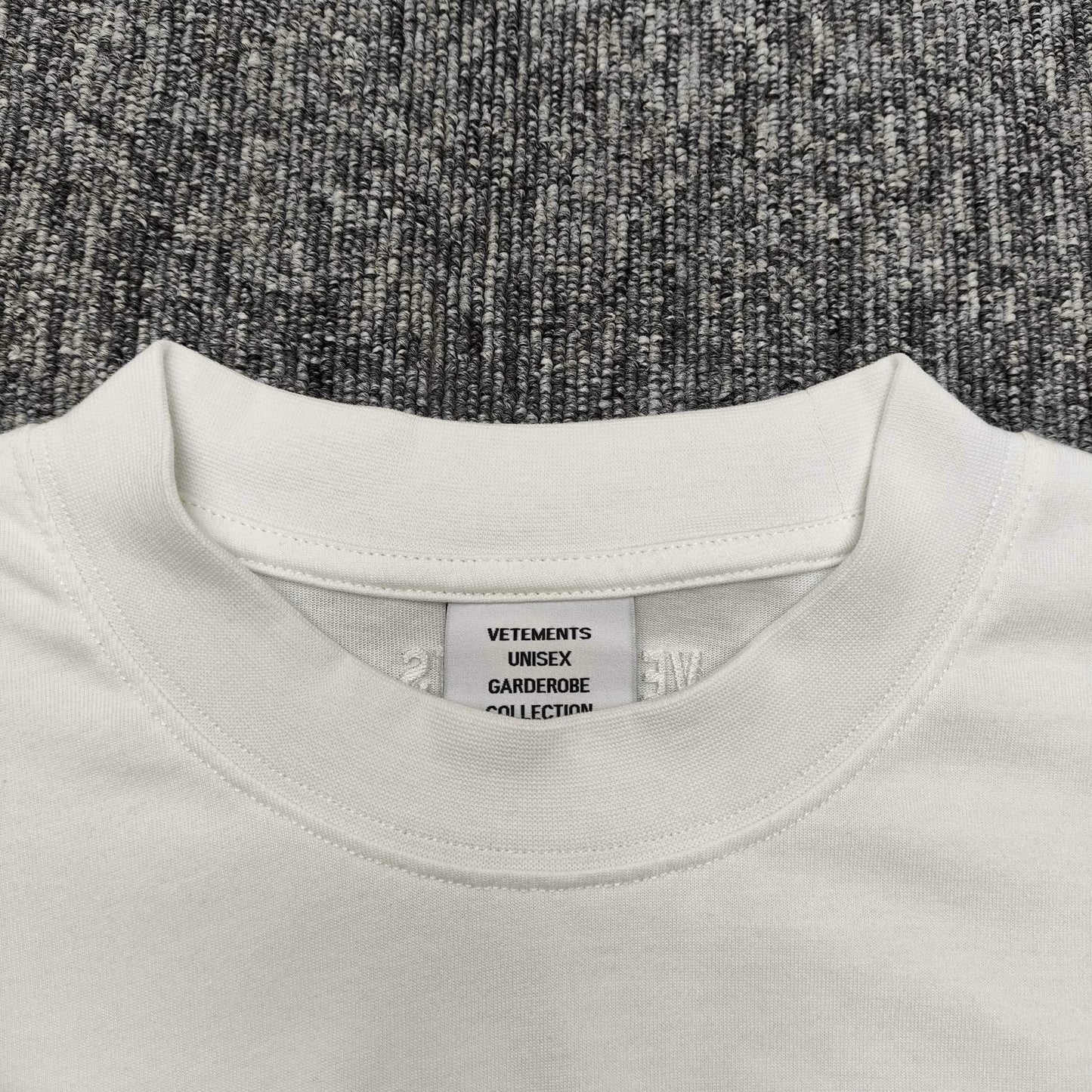 VETEMENTS White Sticker T-Shirt