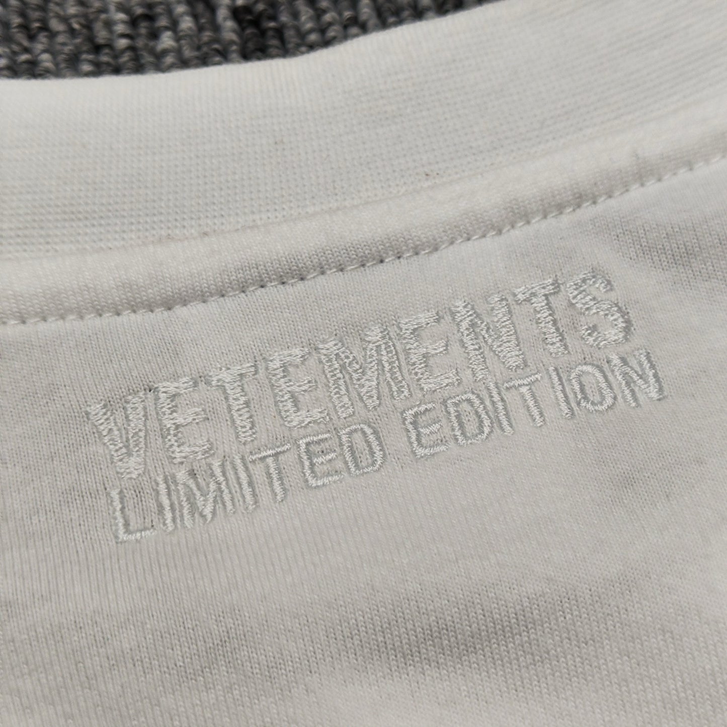 VETEMENTS White 'No Social Media' T-Shirt